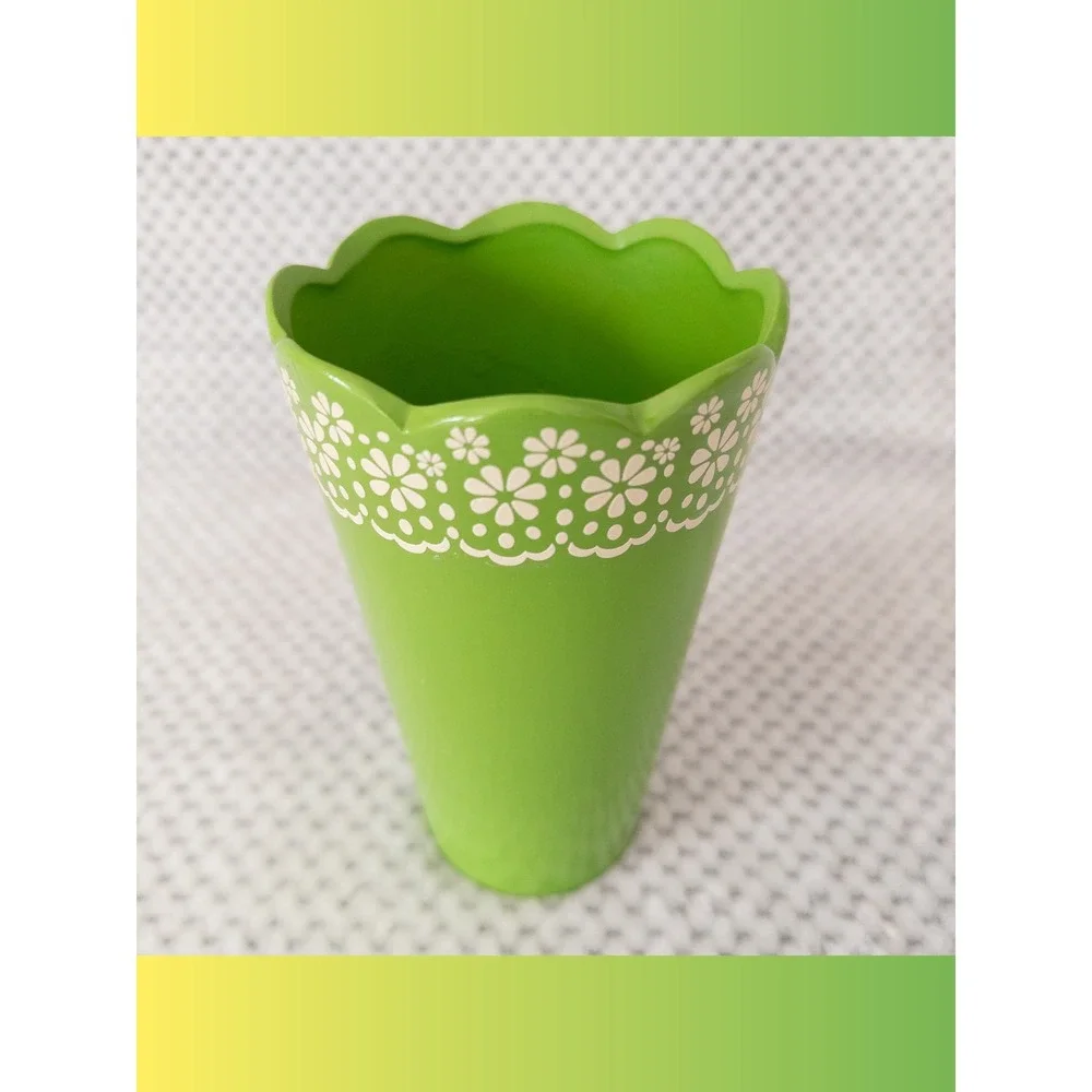 Scalloped Floral Lace Vase Green 7.5